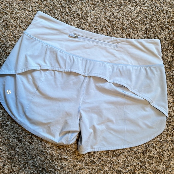 Lululemon Speed Up shorts in size 8 in 4-inch length in EUC. - Picture 3 of 4